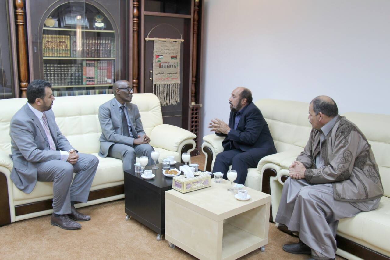 أ. د. رئيس اللجنة التسييرية للجمعية يستقبل سفير رواندا
