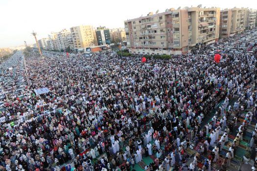 المسلمون حول العالم يحتفلون بعيد الفطر المبارك