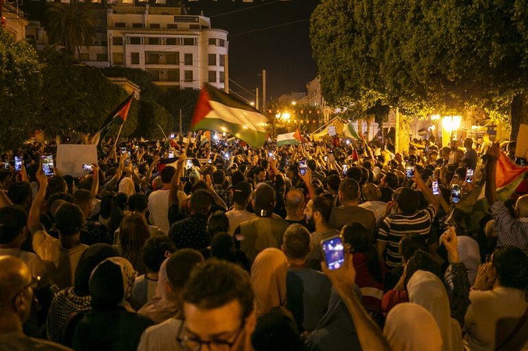 مظاهرات ليلية بأرجاء العالم تندد بمجزرة المستشفى في غزة